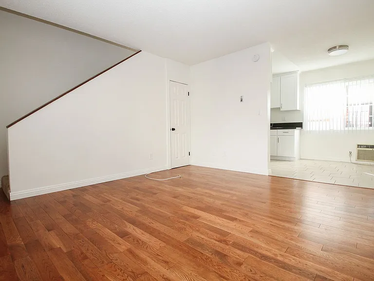 15339 Weddington St — Photo 10