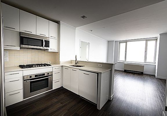 4th image of 635 W 42nd St APT 44B