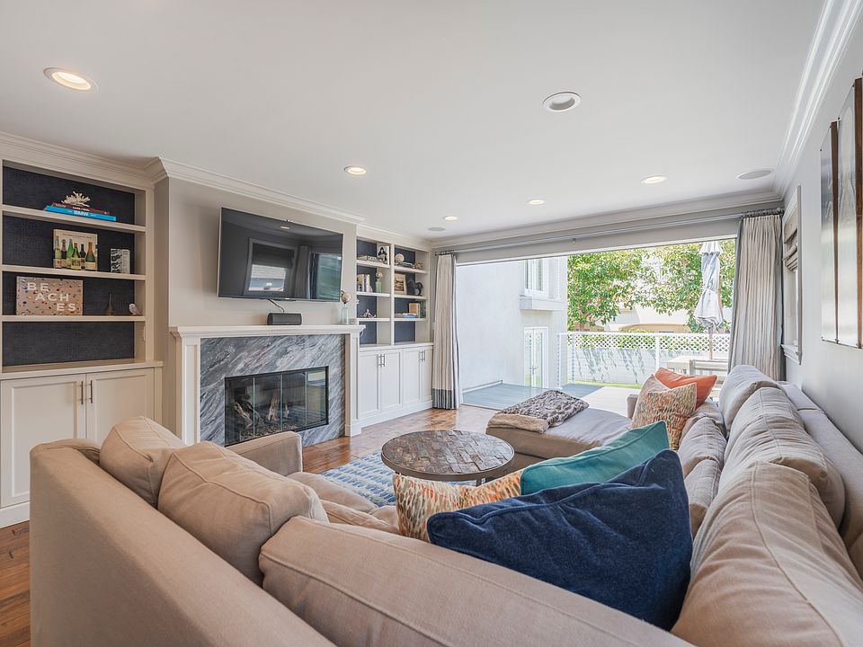 Living room with collapsing glass doors to create complete indoor outdoor living space
