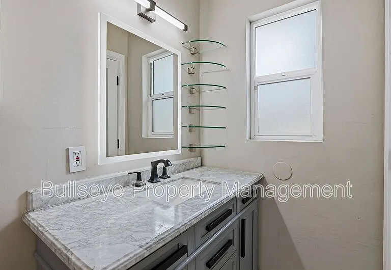 2022 N 40th St — Photo 27