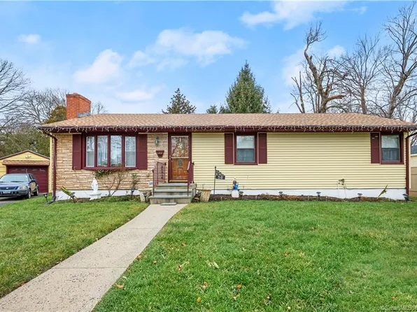 52 Ronald Circle, Bridgeport, CT 06610