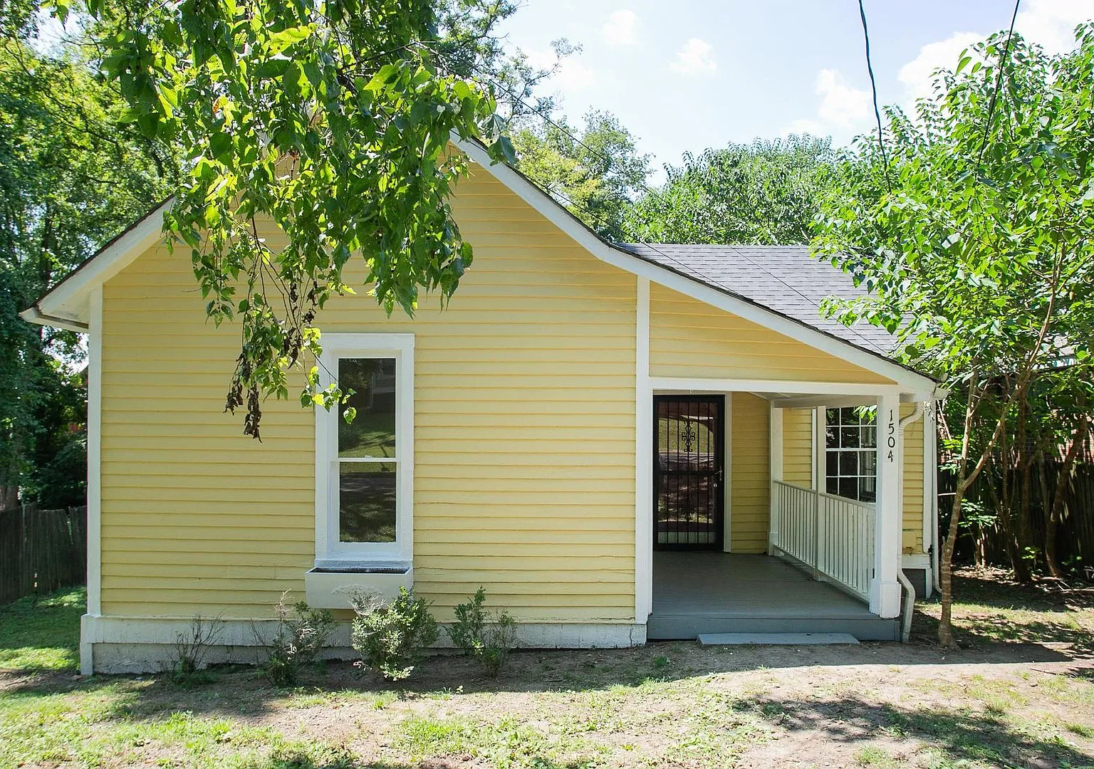 East Nash 2 Bed 1 Bath with Yard — Photo 1