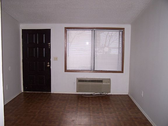 5th image of 8107 Glen Hollow Dr APT J