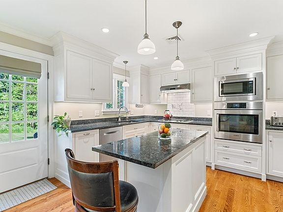 5th image of 69 Walpole St