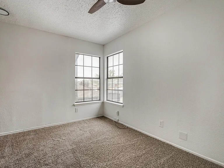 434 Wellington Dr — Photo 9