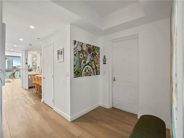 3 bed, 2.5 bath, $6,500 — Photo 2