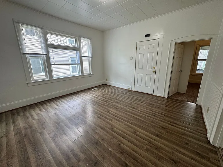 661 Orange Ave E. — Photo 1