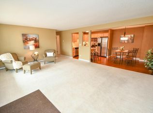 604 Laurel Lake Rd, Thiensville, WI 53092