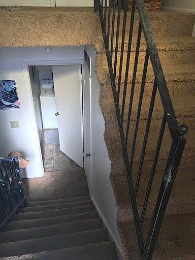 Foyer/half-bathroom