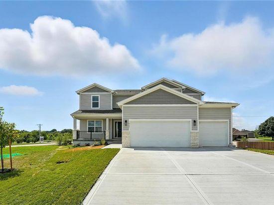 1937 SW Hightown Dr, Lees Summit, MO 64082