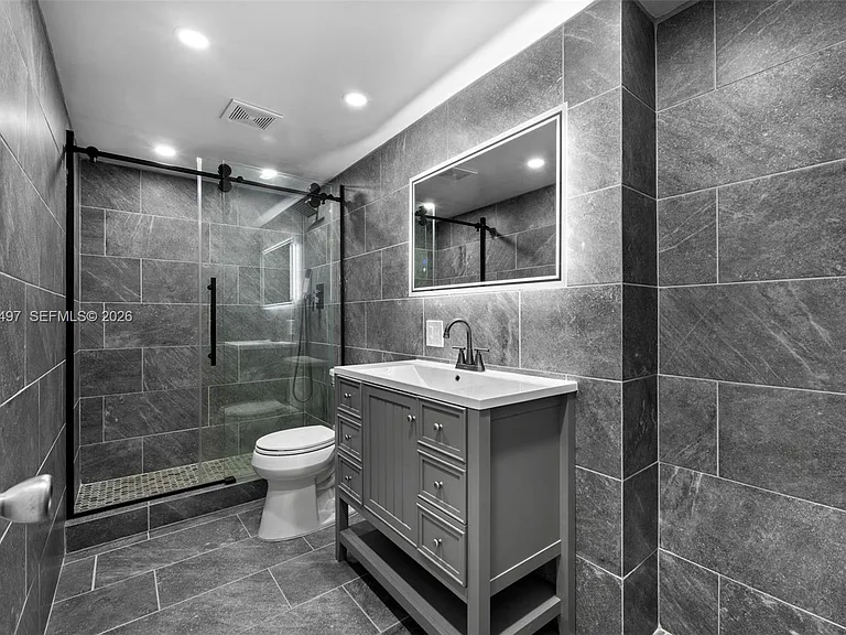 401 Golden Isles Dr #304 — Photo 7