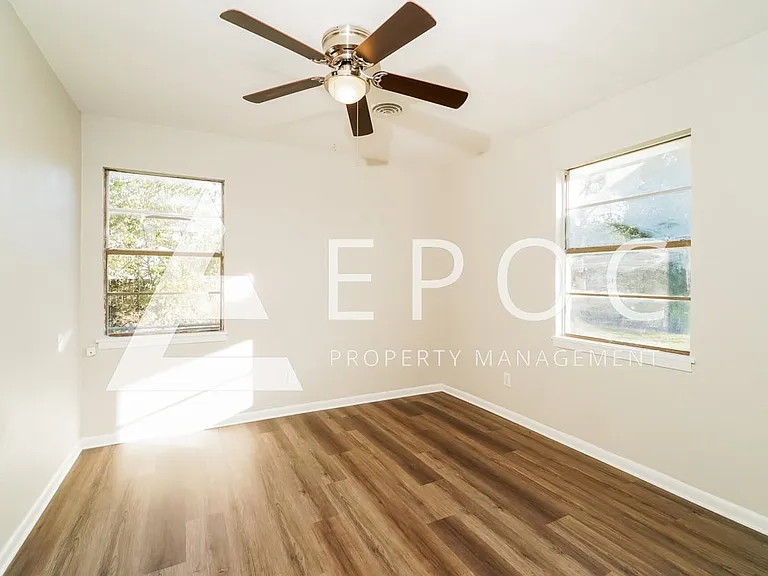 504 Meggs St — Photo 11