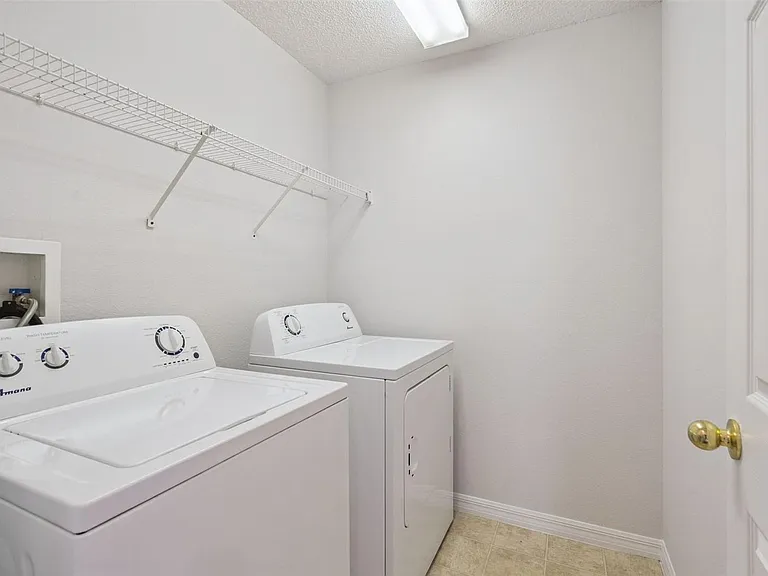 622 Delancey Dr — Photo 18