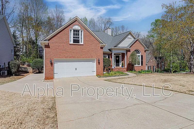 4 bed, 2.5 bath, 2329 sqft, $3,000 — Photo 2