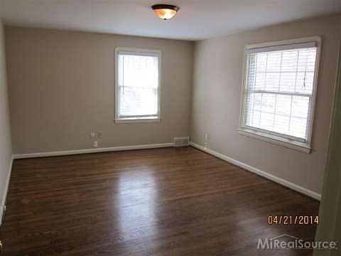3rd image of 400 Westwood Dr