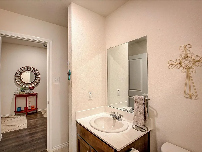 1004 Basswood Ln — Photo 18