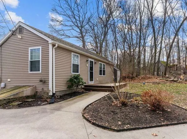 23 Willow St, Tiverton, RI 02878