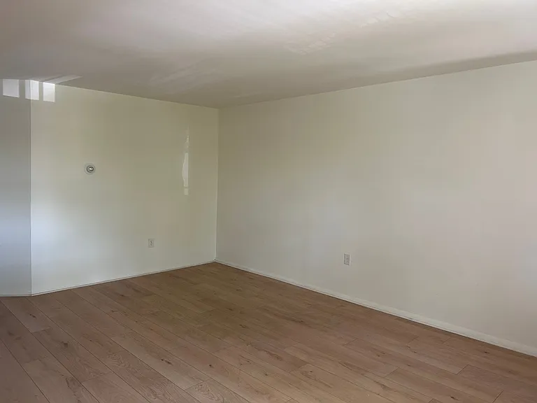 Parkside Manor Apartments — Photo 43