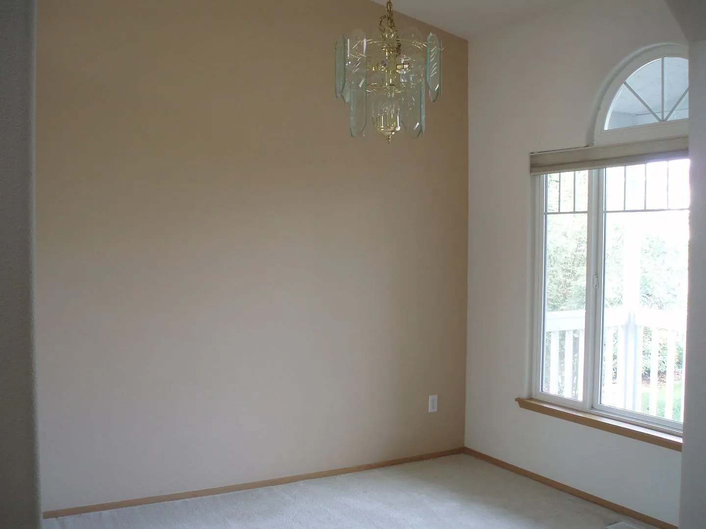 Beautiful 3 Bed 2.5 Bath in Tacoma — Photo 4