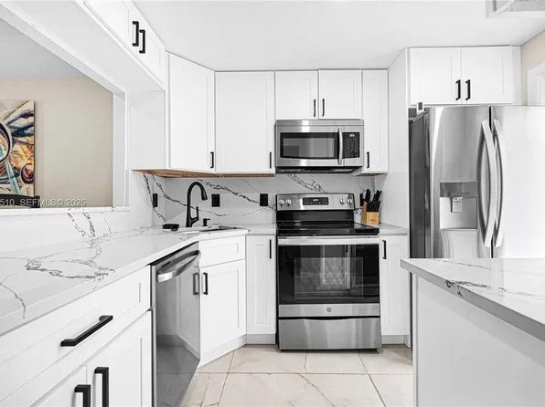 400 SE 10th St APT 105, Deerfield Beach, FL 33441