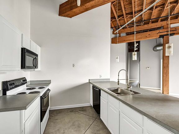 5th image of 3307 Scranton Rd #203