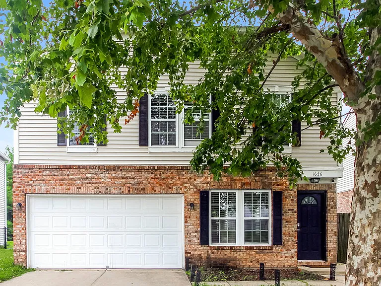 1626 Blue Grass Pkwy — Photo 1
