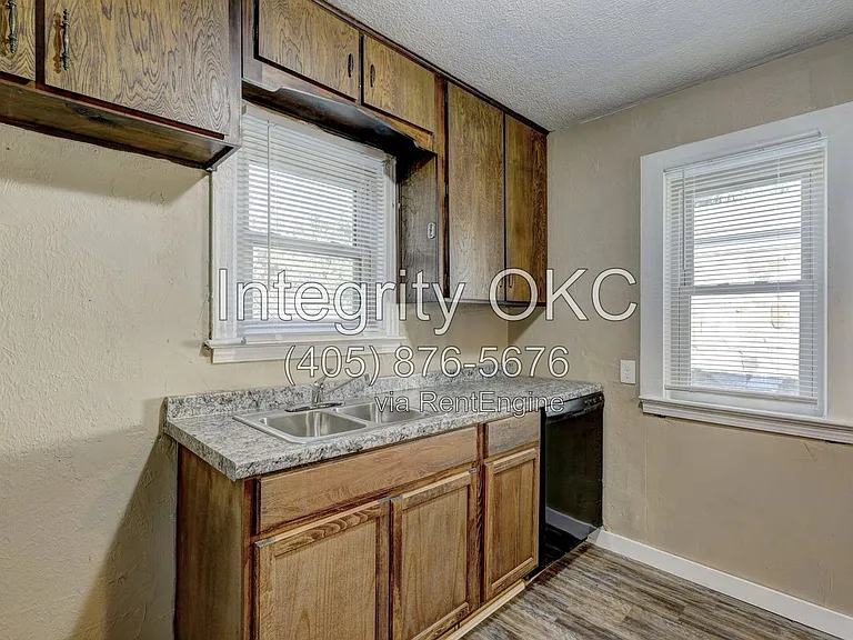 1713 N Page Ave — Photo 16