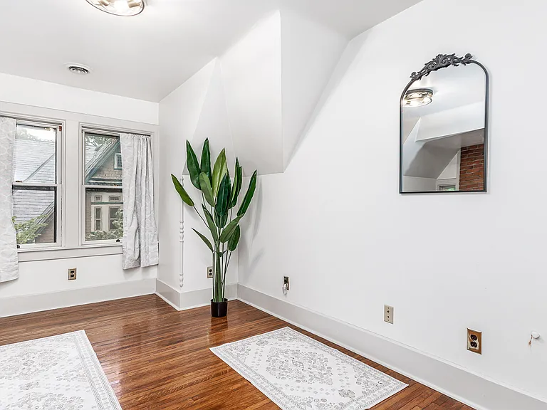 1155 Grove Ter — Photo 23