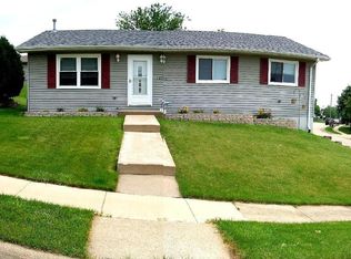 1616 Donovan Dr, Dubuque, IA 52002