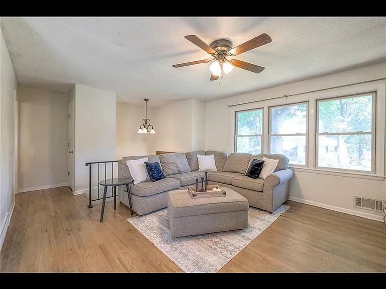 9110 Farley Ln — Photo 35