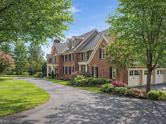 2nd image of 1341 Fording Brook Rd