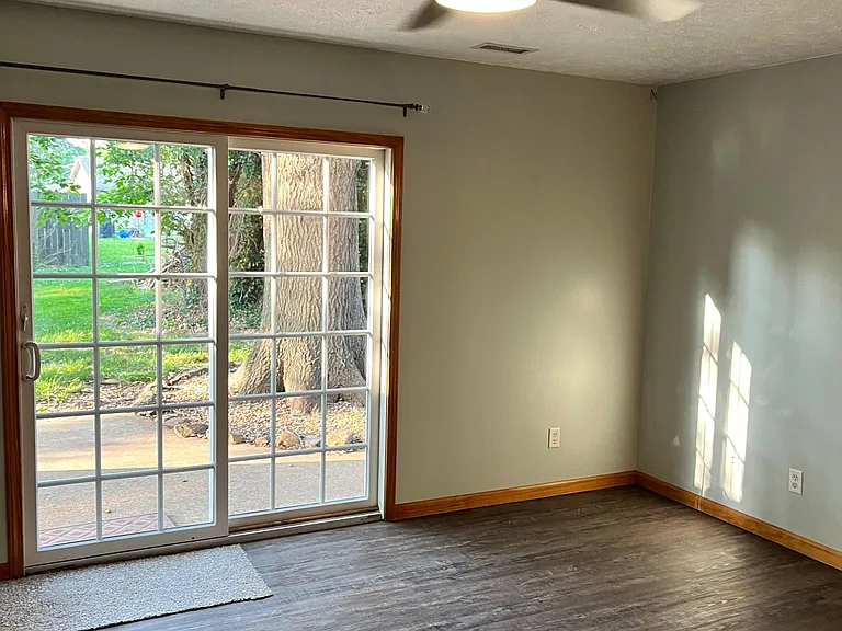 402 Prentice St — Photo 13