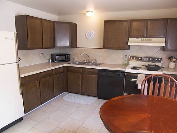 Kitchen: tile floors & counters