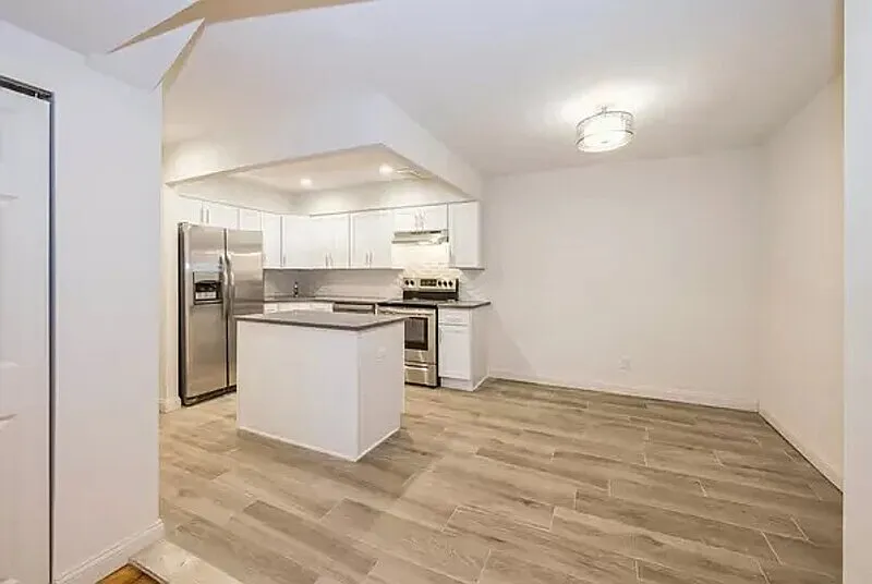 1 bed, 1.0 bath, 900 sqft, $1,990 — Photo 2