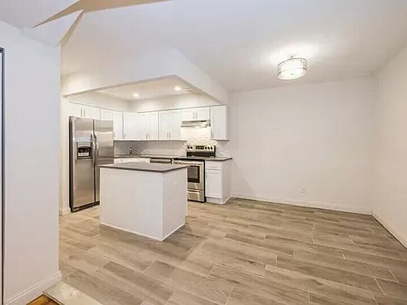2nd image of 5926 Bleecker St APT 1A