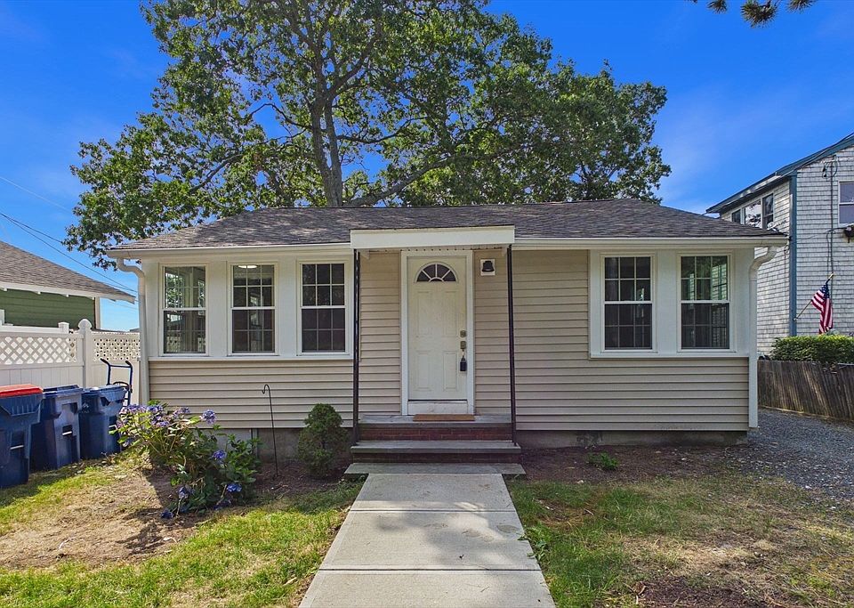 1st image of 6 Pinehurst Dr