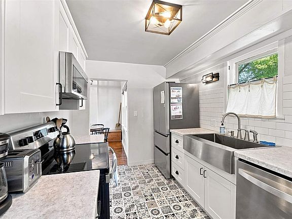 4th image of 1601 Jackson Ave