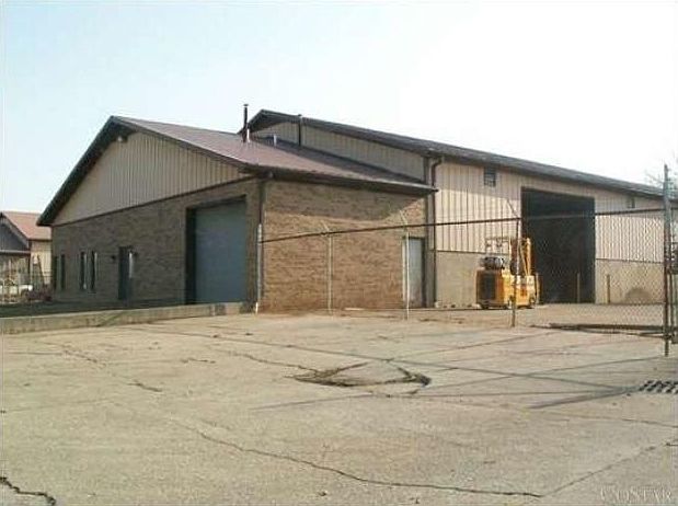 2nd image of 3200 Marshall Dr