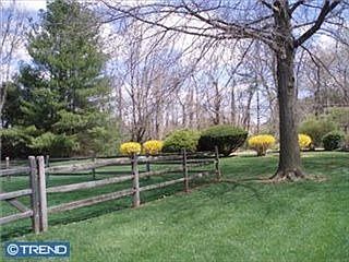 5th image of 85 Hawthorne Ln