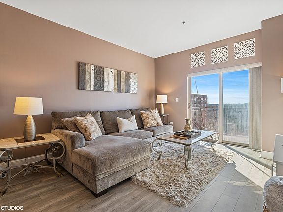 3rd image of 1650 Riverwoods Dr Unit 708