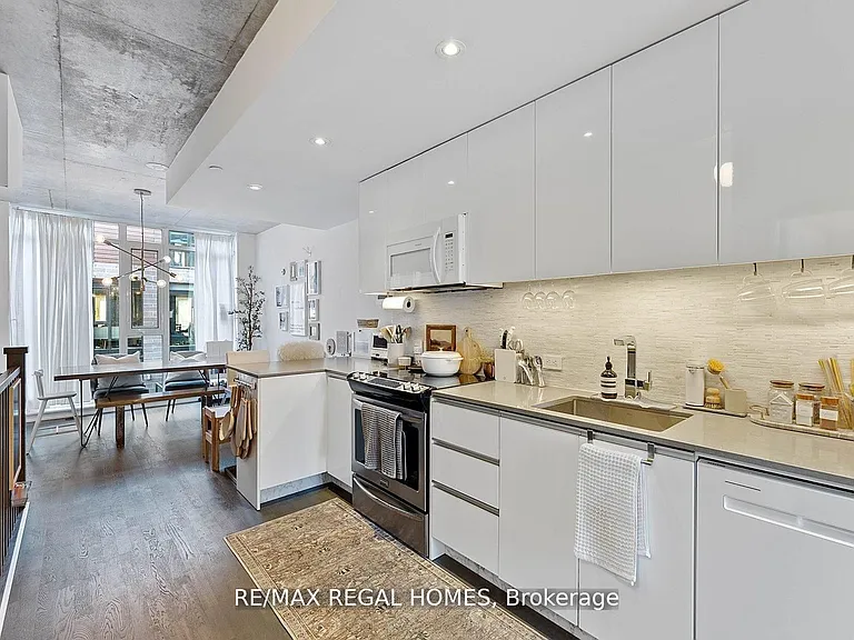1238 Dundas St E #Townhouse 110 — Photo 7