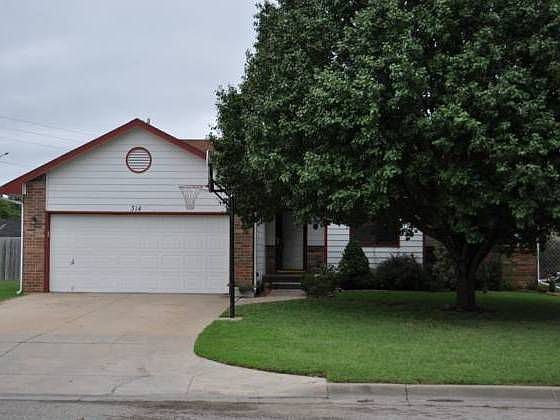 1st image of 843 Sherwood Forest Dr