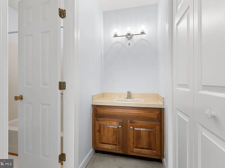 1011 Charles St #C — Photo 24