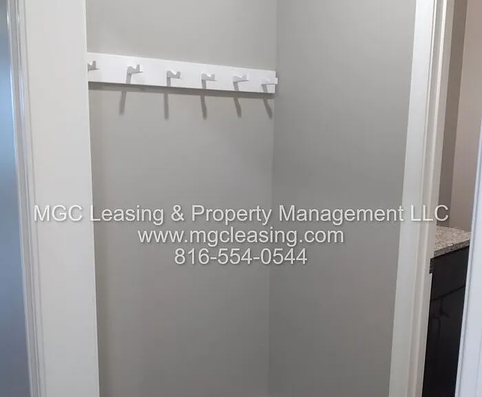 9324 N Main St — Photo 45