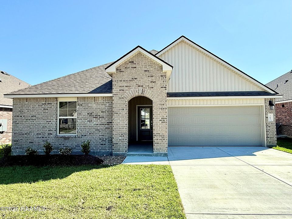 1st image of 300 Oak Heights Dr
