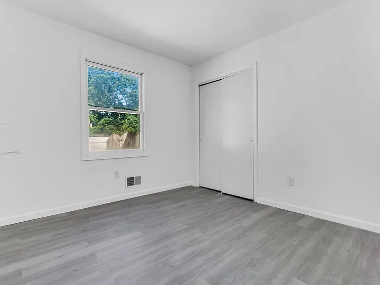 2556 Woodland Rd — Photo 22