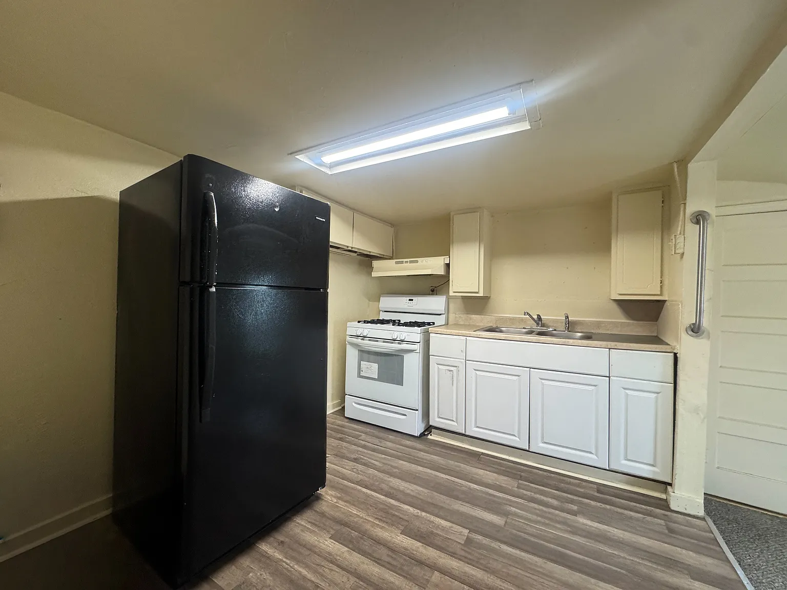 1 bed, 400 sqft, $750 — Photo 3