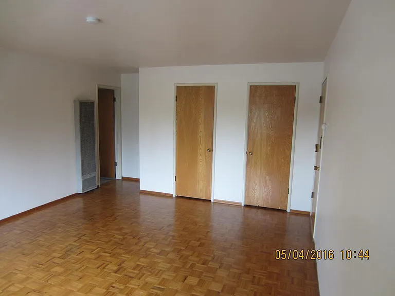 1302 Hopkins Ave — Photo 2