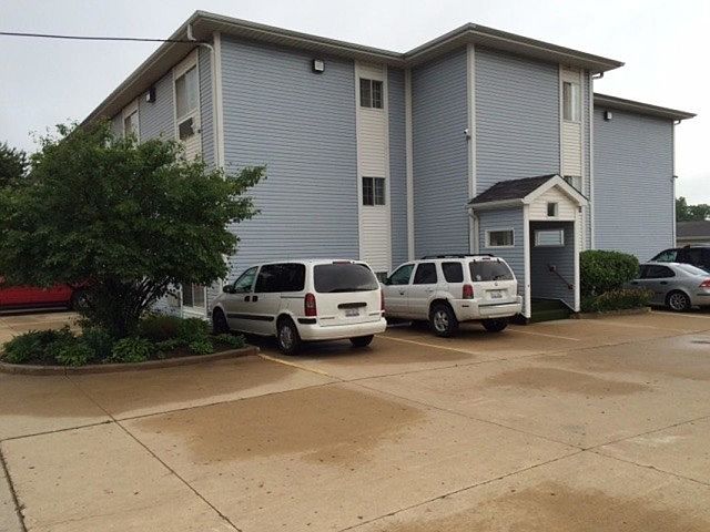 1st image of 3130 W Monroe St APT 216