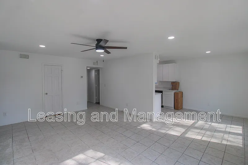 2 bed, 1.0 bath, 1000 sqft, $1,675 — Photo 3
